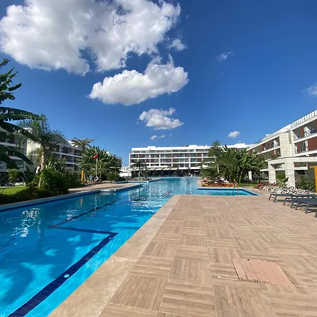 아파트 Courtyard Long Iskele *