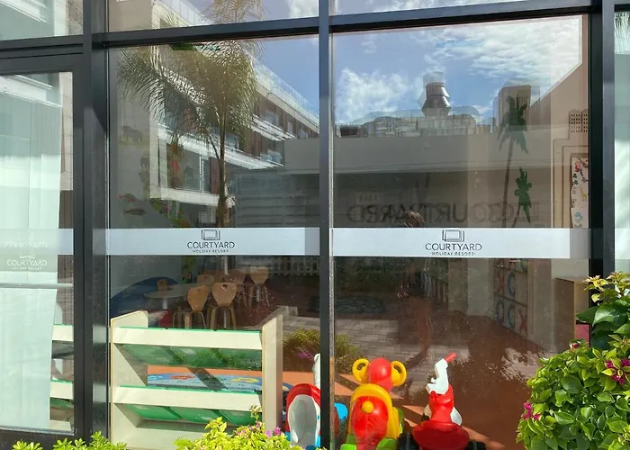 Courtyard Long Iskele アパート