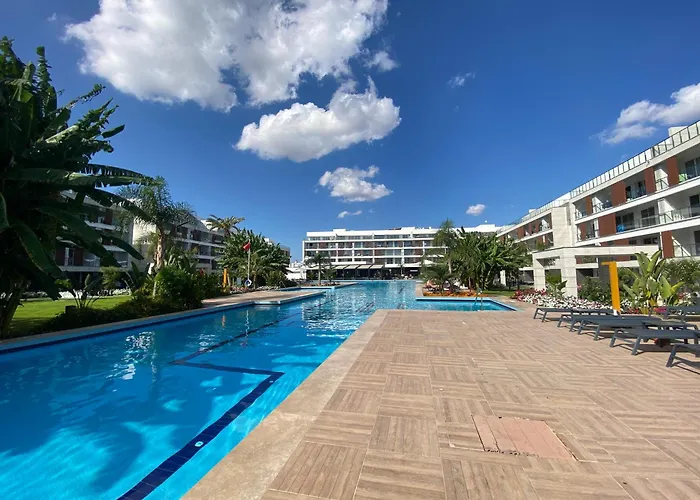 アパート Courtyard Long Iskele *