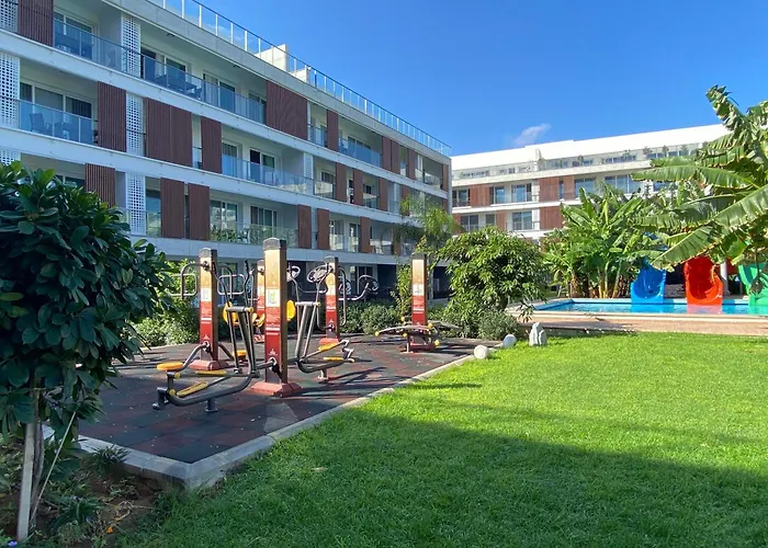 Courtyard Long Iskele アパート